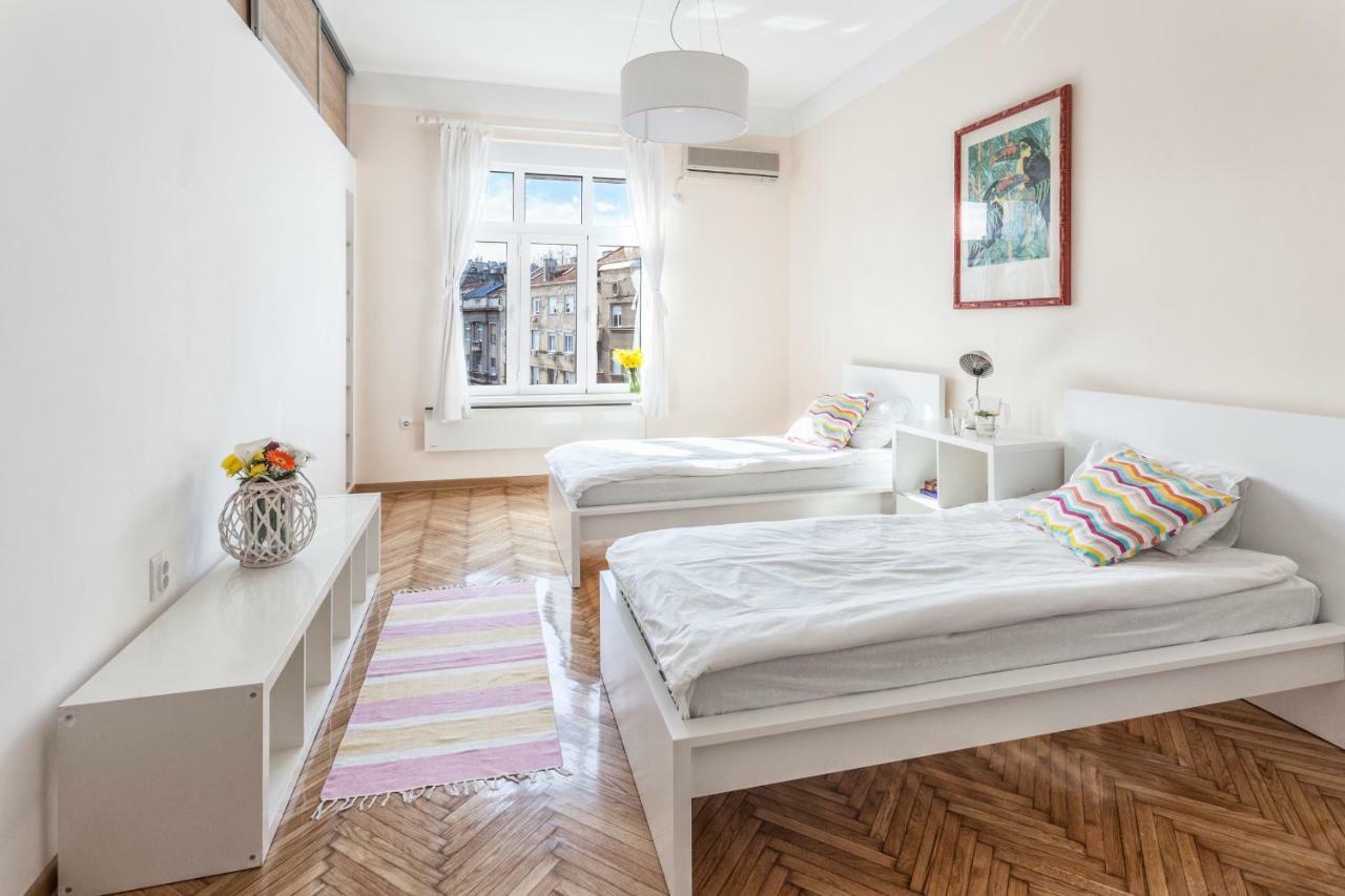 99 Muses Apartments Dordegol Экстерьер фото