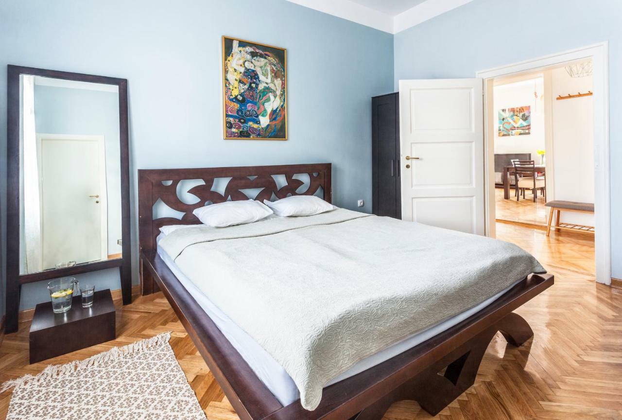 99 Muses Apartments Dordegol Экстерьер фото